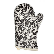 将图片加载到图库查看器，Hand Drawn Labyrinth Oven Glove by The Photo Access
